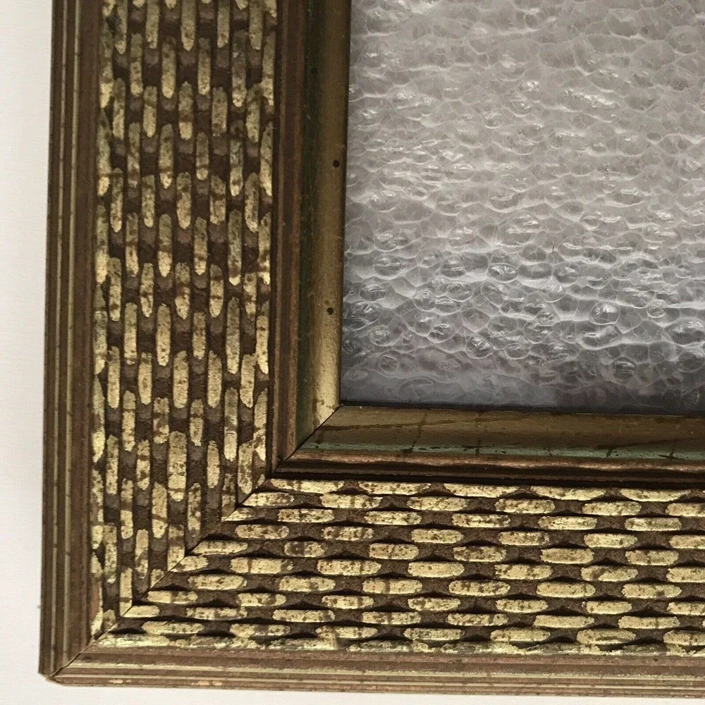 Unbranded photo frame woven wood look gold tone 5” x 7” pre-owned